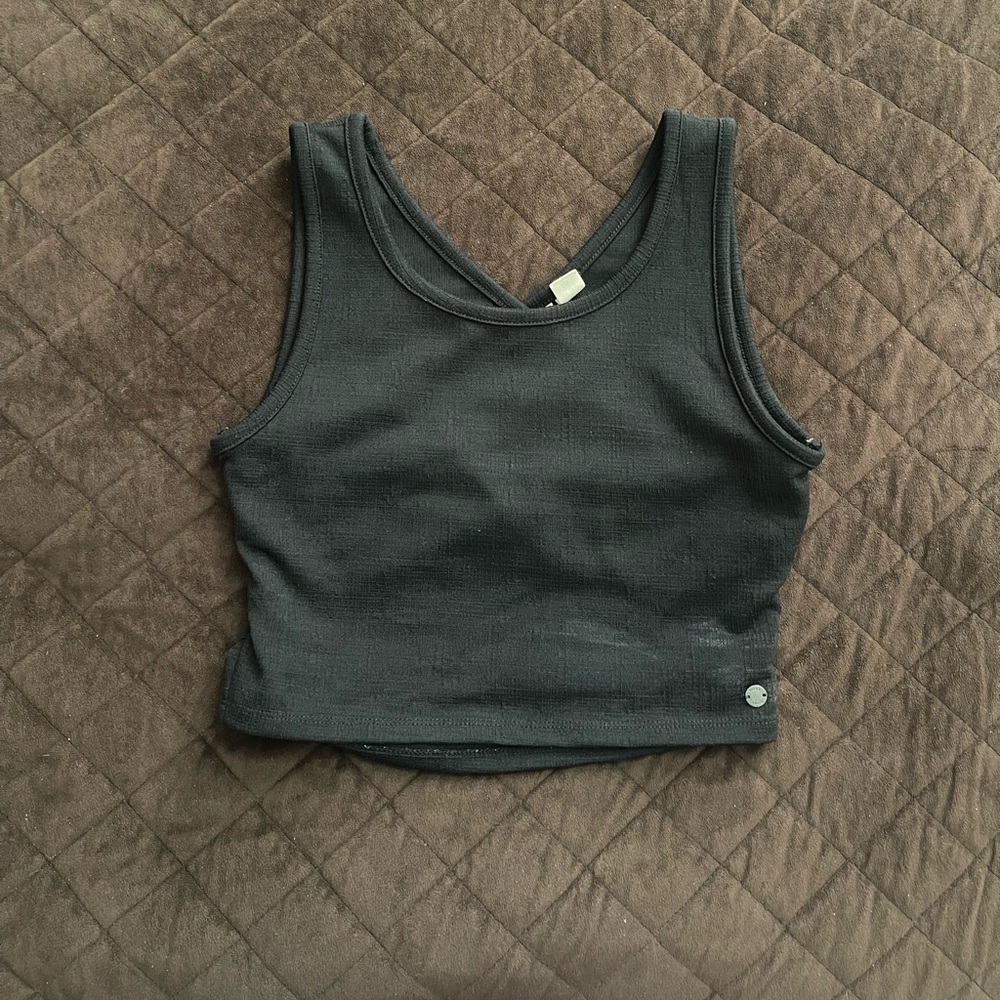 scoop neck black tank